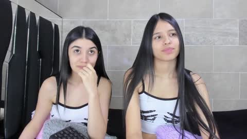 Snapshot of roseandmiah chatting on 12-15-24, 09:35 Rose y Miah online show from 12-15-24, 09:35