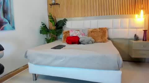 roseaurora online show from 10-04-25, 01:20