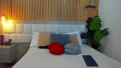 roseaurora online show from 11-15-25, 12:45