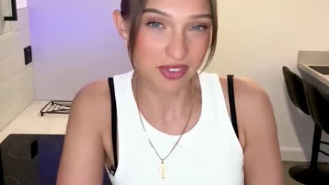 Snapshot of rosebella_ chatting on 09-26-25, 03:16 Bella online show from 09-26-25, 03:16