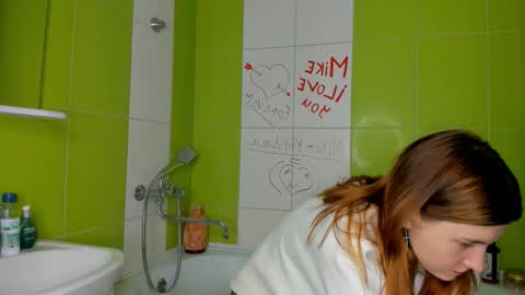 Snapshot of roseblanche2k chatting on 02-10-25, 11:02 Florin online show from 02-10-25, 11:02