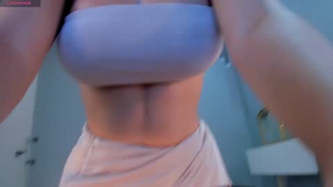 Snapshot of roseferrera chatting on 12-31-24, 05:29 Rose online show from 12-31-24, 05:29