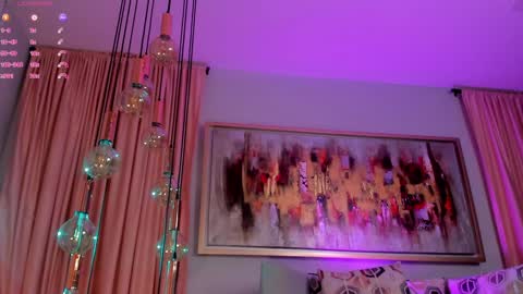 Snapshot of roseferrera chatting on 01-29-25, 01:58 Rose online show from 01-29-25, 01:58