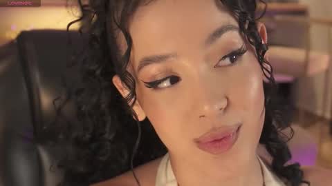 Snapshot of roseferrera chatting on 10-26-25, 06:58 Rose online show from 10-26-25, 06:58