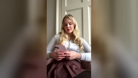 Snapshot of rosehayes chatting on 12-18-25, 02:56 Rose Hayes online show from 12-18-25, 02:56