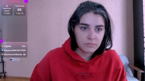 Snapshot of roselina_ chatting on 10-27-25, 07:01 Rose online show from 10-27-25, 07:01