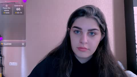 Snapshot of roselina_ chatting on 11-11-25, 06:13 Rose online show from 11-11-25, 06:13