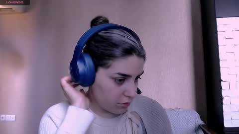 Snapshot of roselina_ chatting on 11-22-25, 11:09 Rose online show from 11-22-25, 11:09