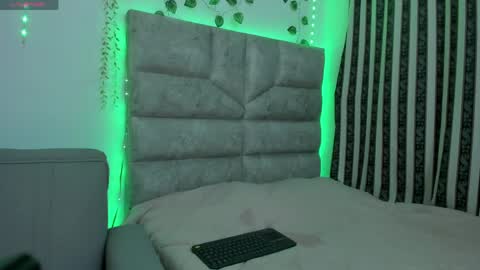 Snapshot of roselyn_caprice chatting on 05-29-26, 01:47 roselyn online show from 05-29-26, 01:47