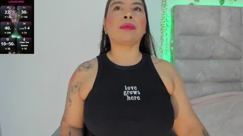 Snapshot of roselyn_caprice chatting on 06-12-26, 02:21 roselyn online show from 06-12-26, 02:21