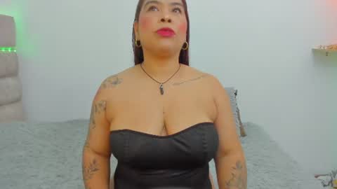 Snapshot of roselyn_caprice chatting on 07-21-26, 02:25 roselyn online show from 07-21-26, 02:25