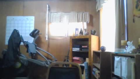 Snapshot of rosepanda chatting on 02-19-25, 09:58 Lost4gain online show from 02-19-25, 09:58
