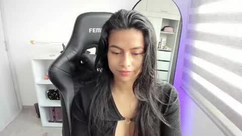 Snapshot of roseparis chatting on 10-20-25, 06:19 Nat online show from 10-20-25, 06:19