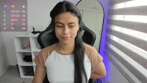 Snapshot of roseparis chatting on 10-21-25, 02:51 Nat online show from 10-21-25, 02:51