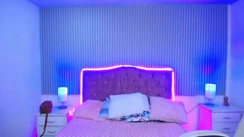 Snapshot of roses_liittle_ chatting on 03-26-26, 06:19 roses_liittle_ online show from 03-26-26, 06:19