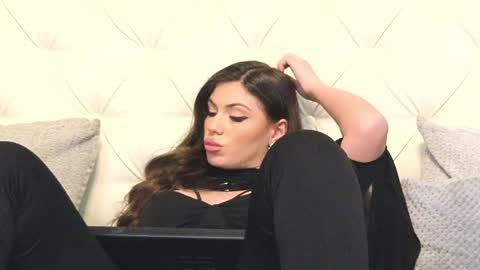 Snapshot of rosevanessa chatting on 01-17-25, 10:11 Gabriela online show from 01-17-25, 10:11