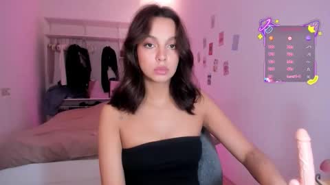 Roshelle online show from 09-13-25, 03:17