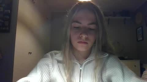 Snapshot of rosie_june chatting on 12-03-24, 07:43 Rosie online show from 12-03-24, 07:43