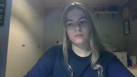 Snapshot of rosie_june chatting on 12-18-24, 11:02 Rosie online show from 12-18-24, 11:02