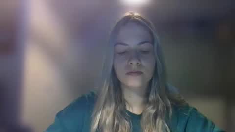 Snapshot of rosie_june chatting on 02-18-25, 08:05 Rosie online show from 02-18-25, 08:05