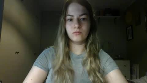 Snapshot of rosie_june chatting on 10-17-25, 06:49 Rosie online show from 10-17-25, 06:49