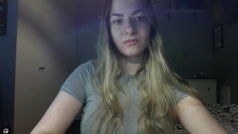 Snapshot of rosie_june chatting on 11-12-25, 08:04 Rosie online show from 11-12-25, 08:04