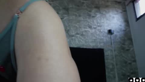 Snapshot of ross_b1 chatting on 10-19-25, 04:51 ROSS - online show from 10-19-25, 04:51