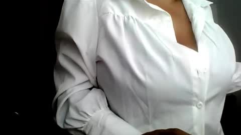 Snapshot of rossanalionheart chatting on 05-18-26, 12:44 Rossana online show from 05-18-26, 12:44