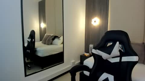 Snapshot of rosse_her chatting on 06-16-26, 06:10 R O S S E online show from 06-16-26, 06:10