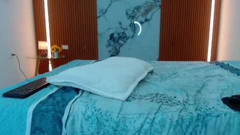 Rossi Hill online show from 04-01-26, 01:41