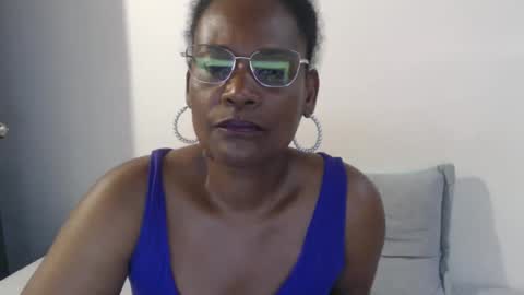 Snapshot of roushlove chatting on 01-19-25, 08:51 luxa online show from 01-19-25, 08:51