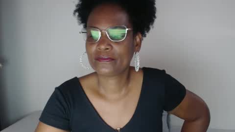 Snapshot of roushlove chatting on 01-20-25, 12:39 luxa online show from 01-20-25, 12:39