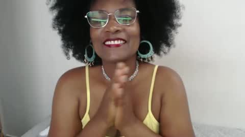 Snapshot of roushlove chatting on 02-15-25, 01:16 luxa online show from 02-15-25, 01:16