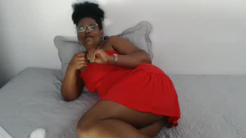 Snapshot of roushlove chatting on 02-18-25, 10:14 luxa online show from 02-18-25, 10:14