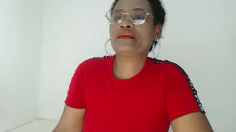 Snapshot of roushlove chatting on 09-22-25, 12:40 luxa online show from 09-22-25, 12:40