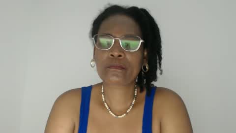 Snapshot of roushlove chatting on 10-15-25, 04:18 luxa online show from 10-15-25, 04:18