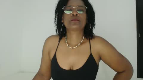 Snapshot of roushlove chatting on 10-20-25, 12:27 luxa online show from 10-20-25, 12:27