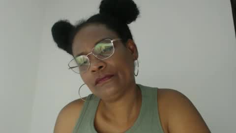 Snapshot of roushlove chatting on 10-31-25, 12:50 luxa online show from 10-31-25, 12:50