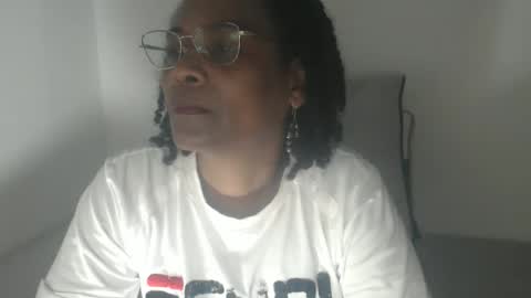 luxa online show from 12-17-25, 01:39