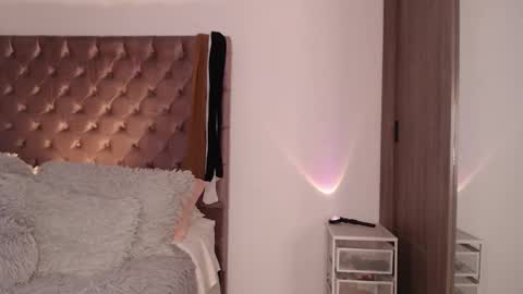 Rouss marie henao  online show from 10-20-25, 10:32