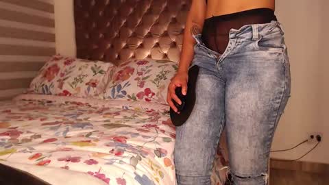 Rouss marie henao  online show from 12-18-25, 01:44