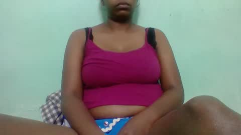 Snapshot of rovaelyah chatting on 09-19-25, 02:35 rovaelyah online show from 09-19-25, 02:35