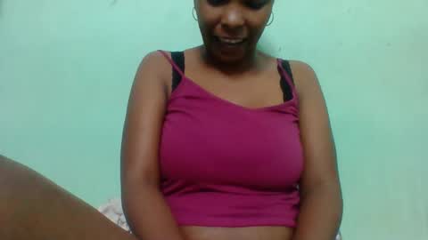 Snapshot of rovaelyah chatting on 09-19-25, 04:18 rovaelyah online show from 09-19-25, 04:18