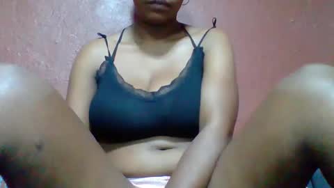 Snapshot of rovaelyah chatting on 10-11-25, 02:22 rovaelyah online show from 10-11-25, 02:22