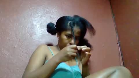 Snapshot of rovaelyah chatting on 10-14-25, 05:41 rovaelyah online show from 10-14-25, 05:41