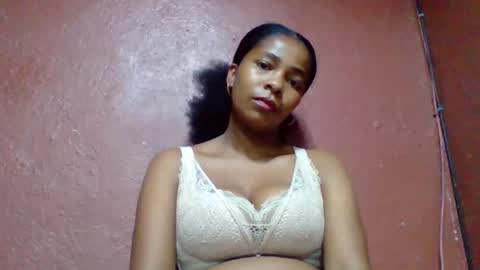 Snapshot of rovaelyah chatting on 10-19-25, 03:18 rovaelyah online show from 10-19-25, 03:18