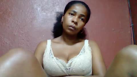 Snapshot of rovaelyah chatting on 10-20-25, 02:45 rovaelyah online show from 10-20-25, 02:45