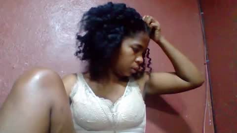 Snapshot of rovaelyah chatting on 10-23-25, 02:44 rovaelyah online show from 10-23-25, 02:44