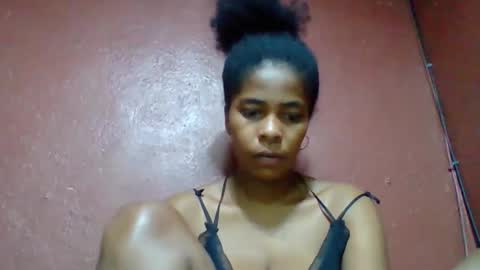 Snapshot of rovaelyah chatting on 11-17-25, 05:13 rovaelyah online show from 11-17-25, 05:13