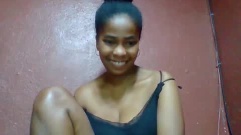 Snapshot of rovaelyah chatting on 11-18-25, 05:23 rovaelyah online show from 11-18-25, 05:23